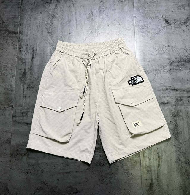 The North Face designer patchwork retro casual couple shorts The fabric is quic