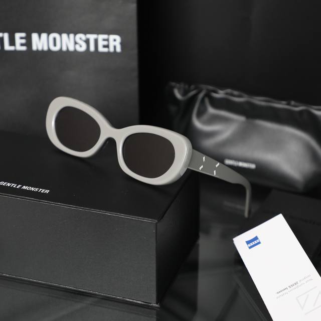 Same style as celebrities Shipped by Gm factory P, no refund or exchange if the