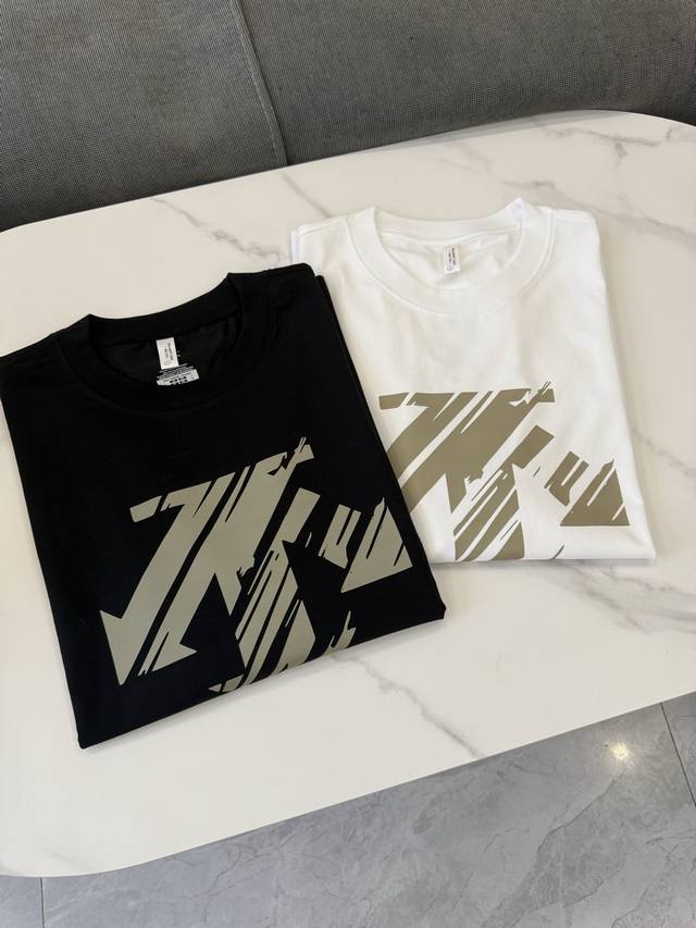 Descente Moisture-wicking short-sleeved T-shirt with letter logo on the back for