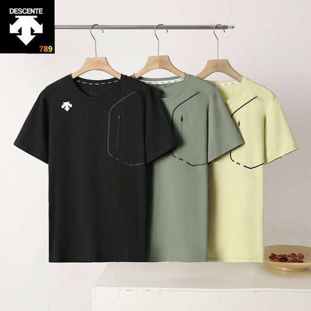 25 Descente seamless casual short sleeves, made of blended fabric, combining the