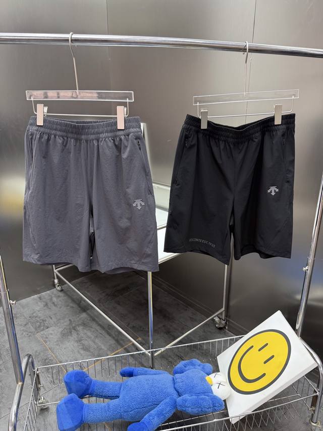 Asked about Descente shorts!! This model uses quick-drying fabric, which is sil