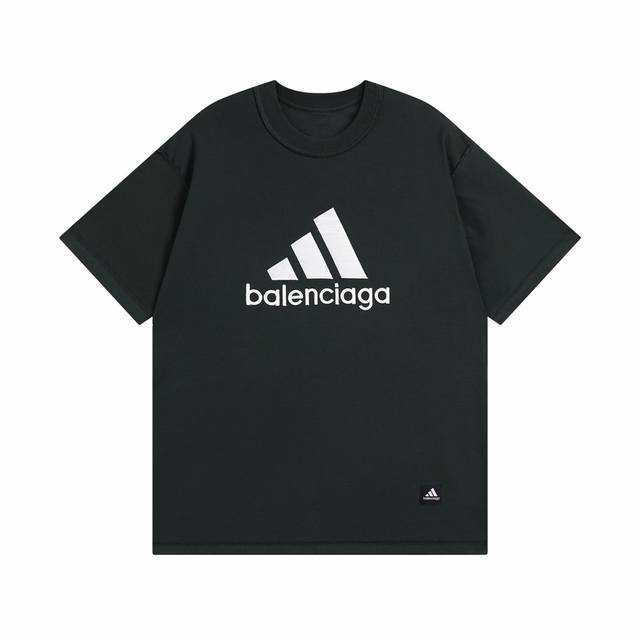 Details picture top version. Official quality Balenci*Ga Paris co-branded Adidas