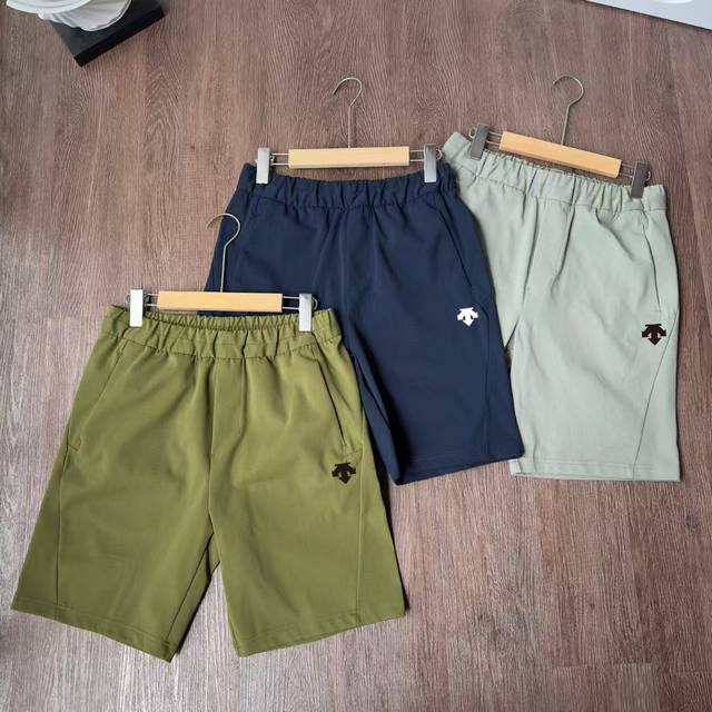 for Descente's new knitted shorts Color: dark blue, light military gray, and mi