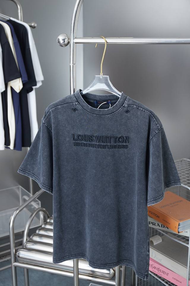Lv Washed Ribbed T-shirt This washed T-shirt uses garment dyeing to create a laz