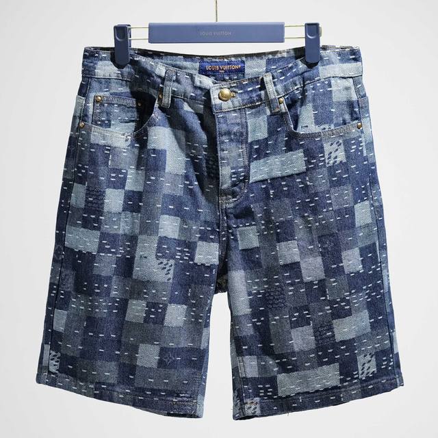 X Nigo new co-branded express delivery This is the third season of Nigo co-brand