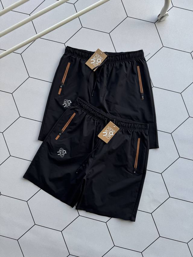 Loewe co-branded On popular shorts, can be worn with a suit! Loewe x On letter p