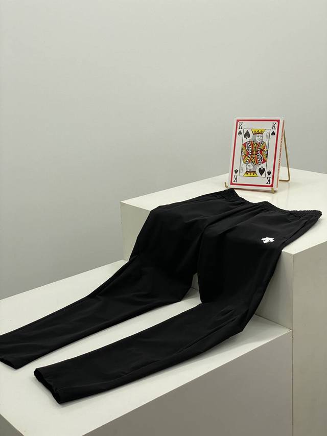 Descente Training Series Men's Cool Sports Pants These sports pants are made of