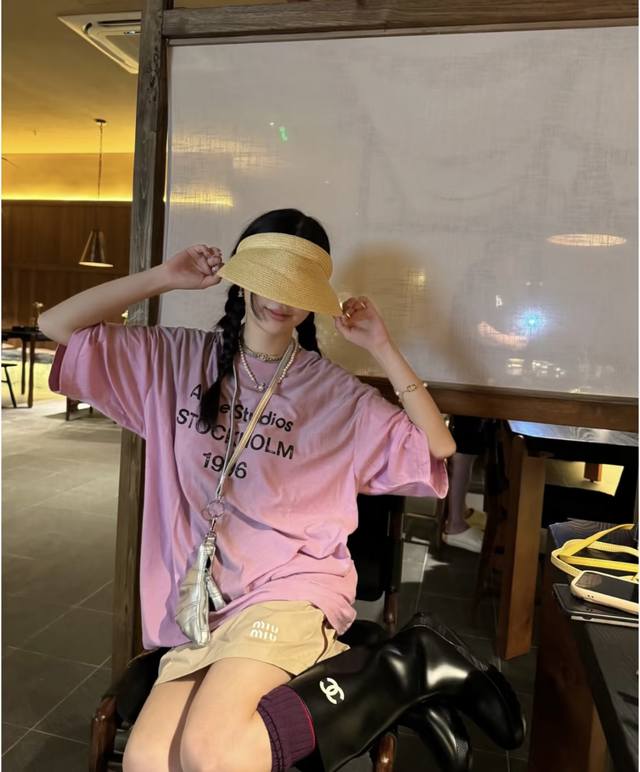 Pink model picture, the old cotton T-shirt is so fashionable and city, I love i