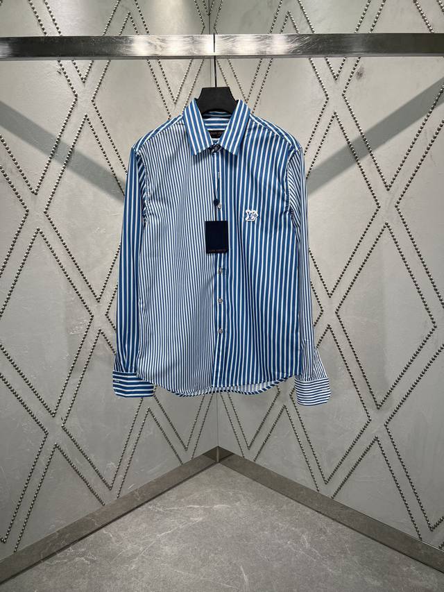 25Ss The new shirt uses stripes of varying widths to create a patchwork effect,