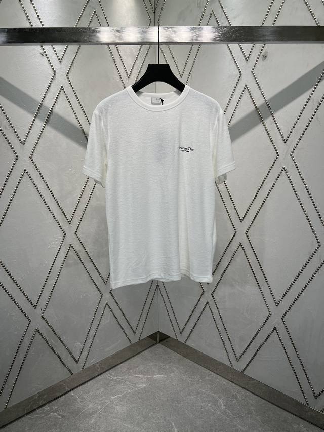 Dior25SsThe new Christian Dior Couture T-shirt is a new addition to the Fall 202