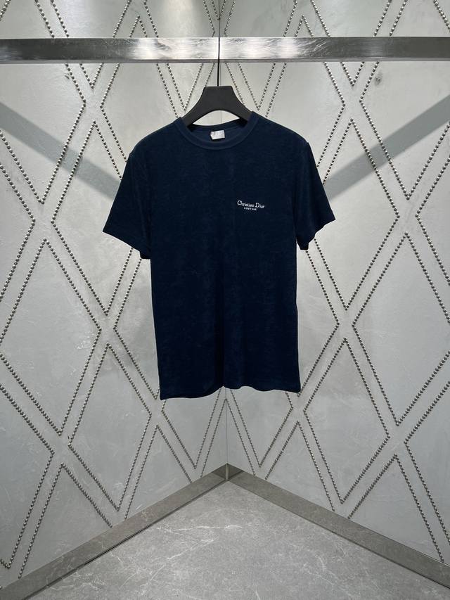 Dior25SsThe new Christian Dior Couture T-shirt is a new addition to the Fall 202