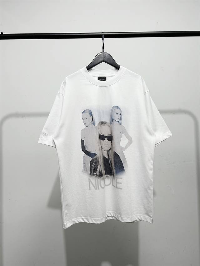 High version, very good quality! Original packaging, new portrait prints in the