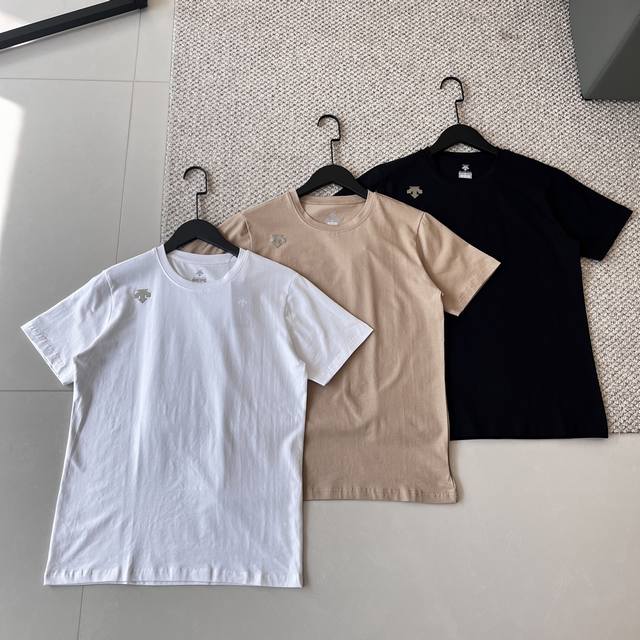 Special offer, no refunds or exchanges. White M, black Xl, no DDD. Descente 2025