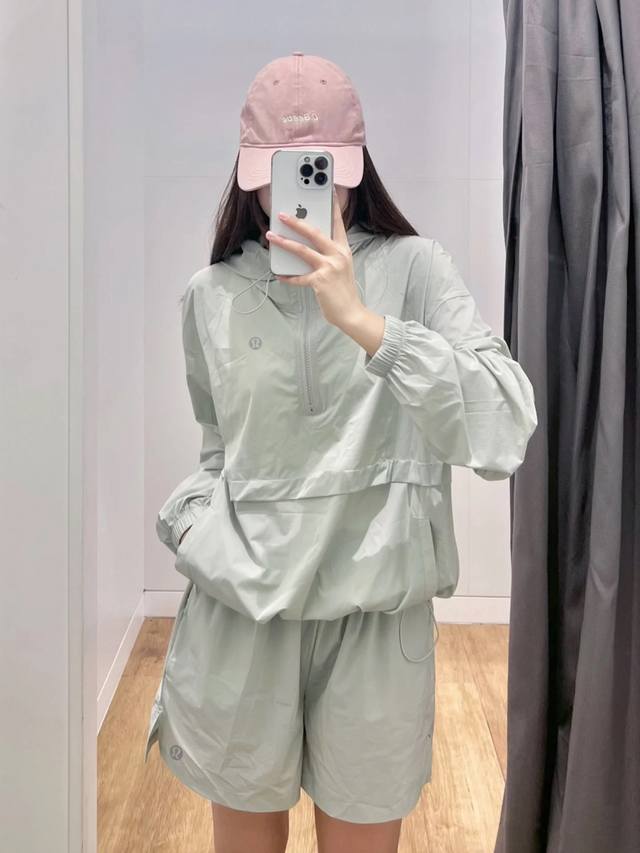 Lululemon This is a sun protection suit that is full of coolness and youthfulnes
