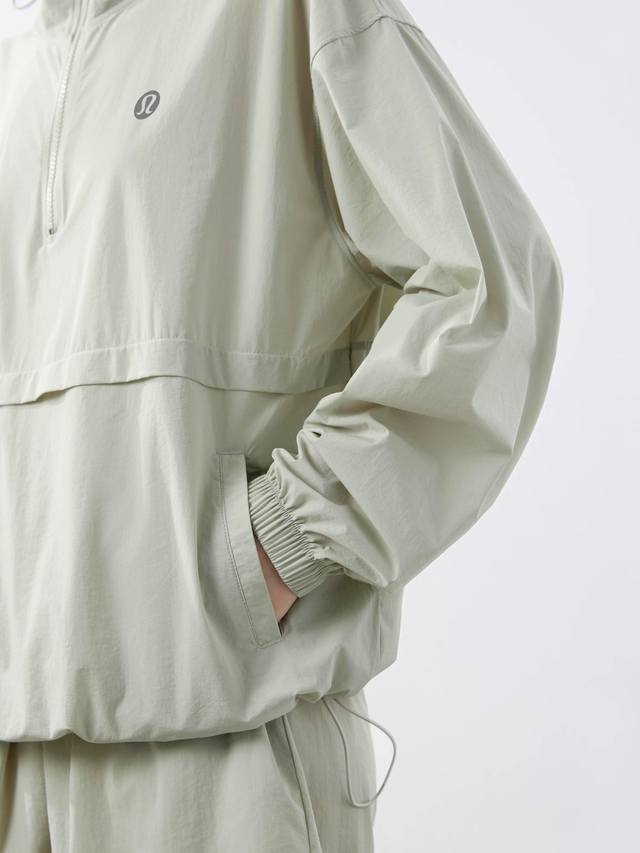 Lululemon This is a sun protection suit that is full of coolness and youthfulnes