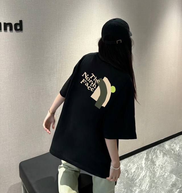 The North Face round neck short sleeve half sleeve T-shirtThe fabric is made of