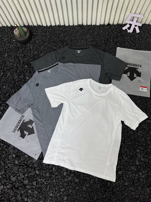Descente Summer new outdoor mountaineering fitness sports skin-friendly breathab
