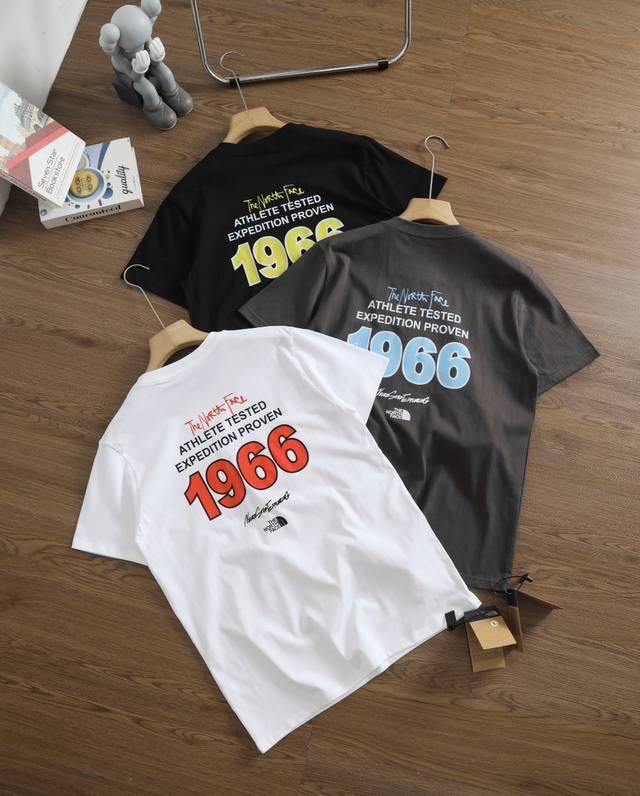 Brand: The North Face Size: ML-Xl-Xxl-Xxxl Color: White-Black-Gray Type: Men's s