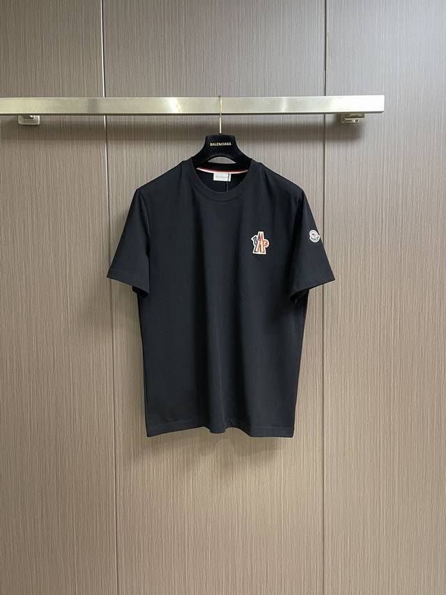 Moncler 2025Ssss New round neck short-sleeved T-shirt with a logo patch on the f