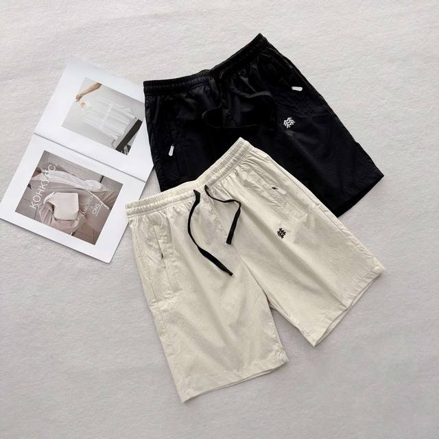 Kolon Sport casual shorts are on sale on the official website with 3D printed ma