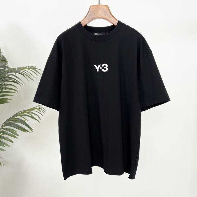 Y-3 The new spring and summer T-shirt is so cool! The large flocked signature le