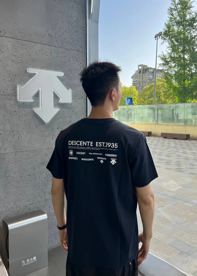 Descente Descente classic print casual couple short-sleeved T-shirt is now the h