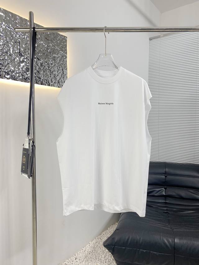 Margiela's new heavyweight vest T-shirt The fabric is made of high-density custo