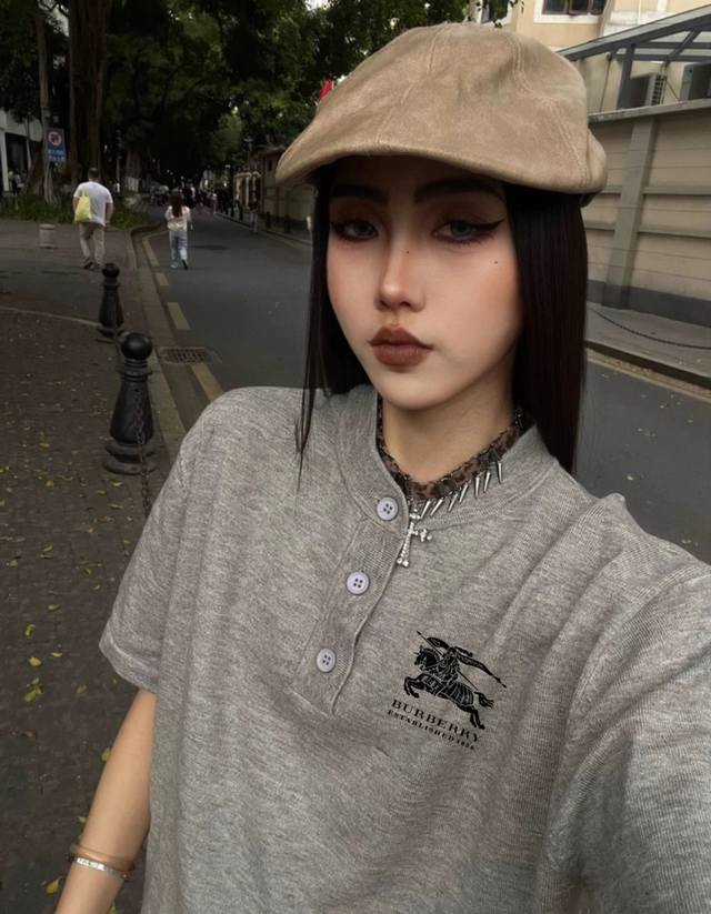BURBERRY Warhorse Button Polo Old Money Style Grey Short Sleeve T-shirt for both