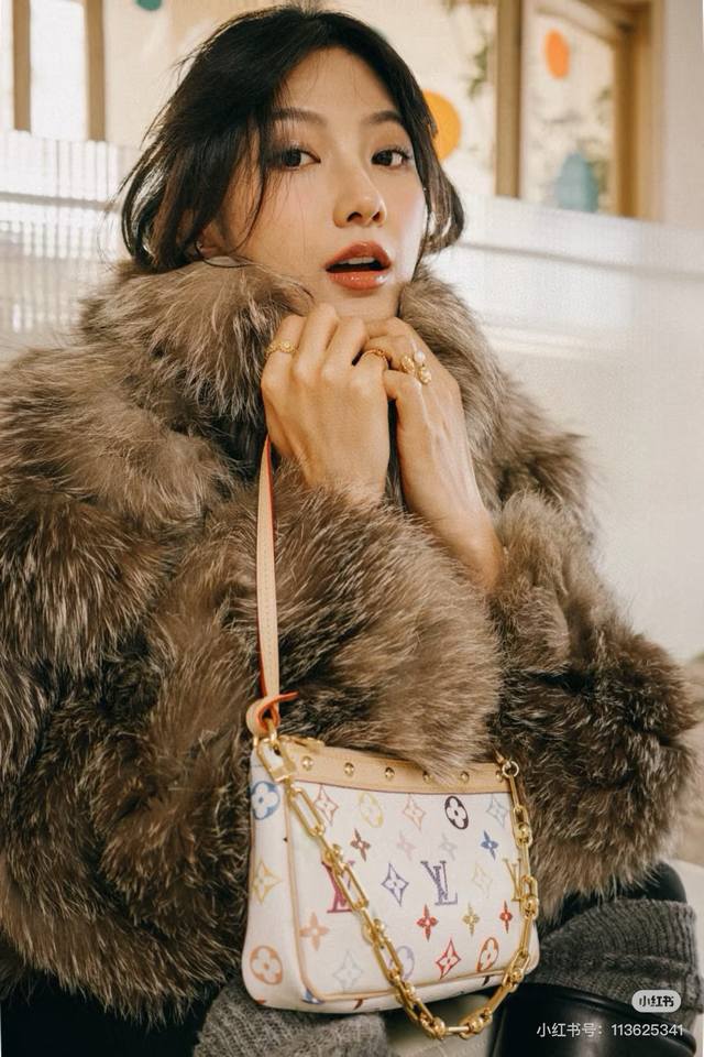 Lv Murakami Takashi white tri-color mahjong bag Dreamy and fairytale A classic w