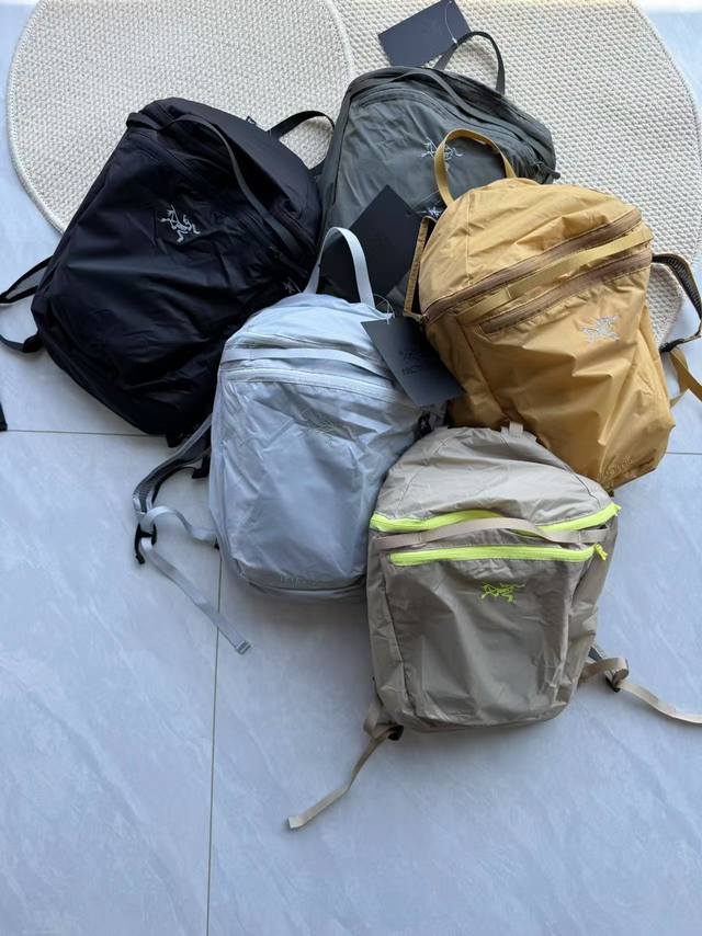 Arc'teryx ultra-light functional backpack Size: 45*25*20 Capacity: about 15L Co