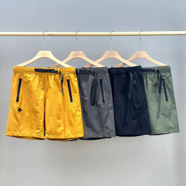 Descente solid color casual five-point sports pants make your legs look longer,