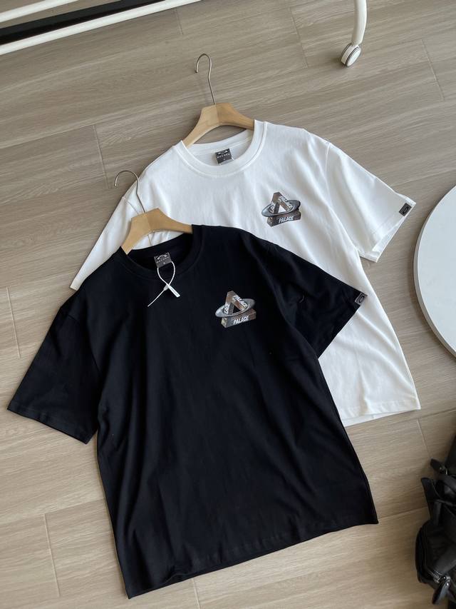 Palace X Oakley launches a new limited edition classic triangle three-dimensiona