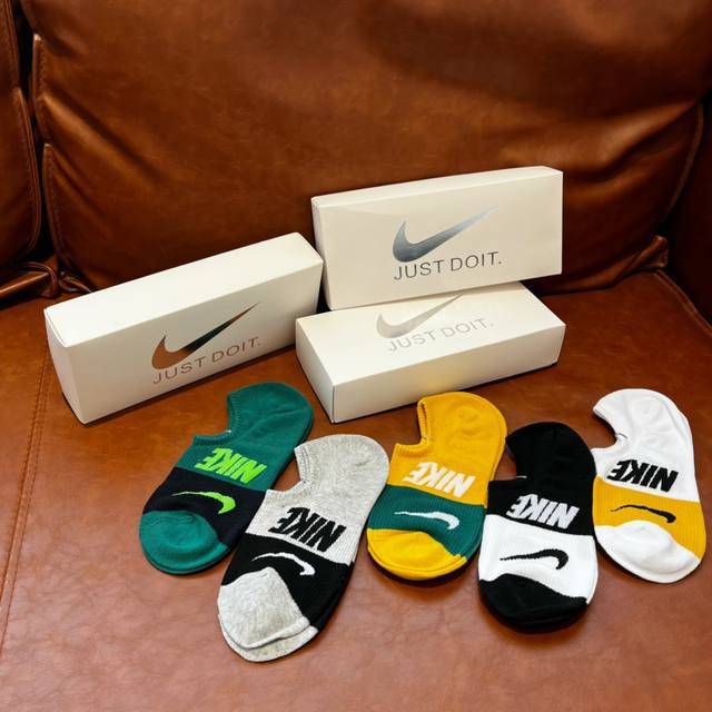 New men's Nike invisible short socks and boat socks! Five pairs in five colors