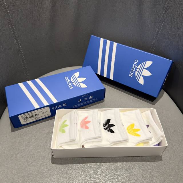 I got a batch of original goodies for everyone! Adidas original summer cotton s