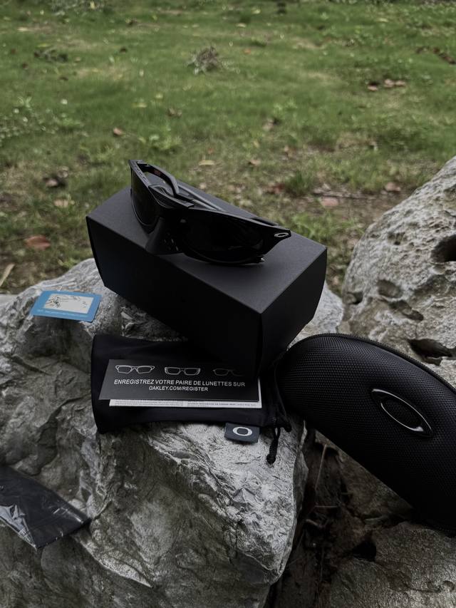 Oakley ski goggles Oakley's most popular sunglasses in the past 10 years are 943