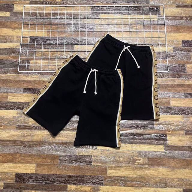 New high version hits the latest Gucci night reflective webbing couple shorts.