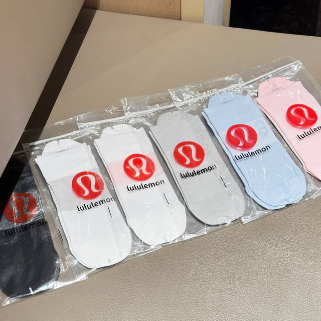 A set of 6 pairs of Lulu unisex short socks, simple solid color, embellished wi