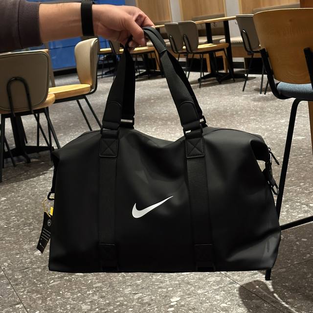 Original Nike gym bag travel bag for men and women, this is a lightweight and l