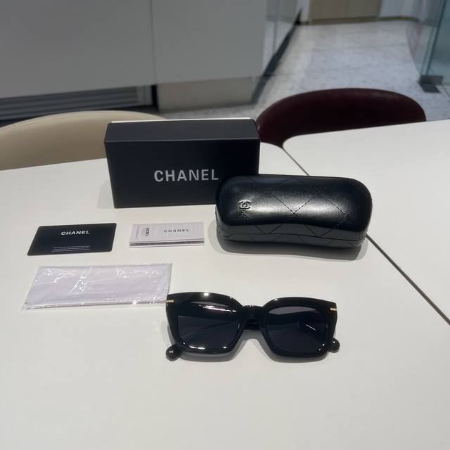 Full package Channel Chanel women's polarized sunglasses are available on the of