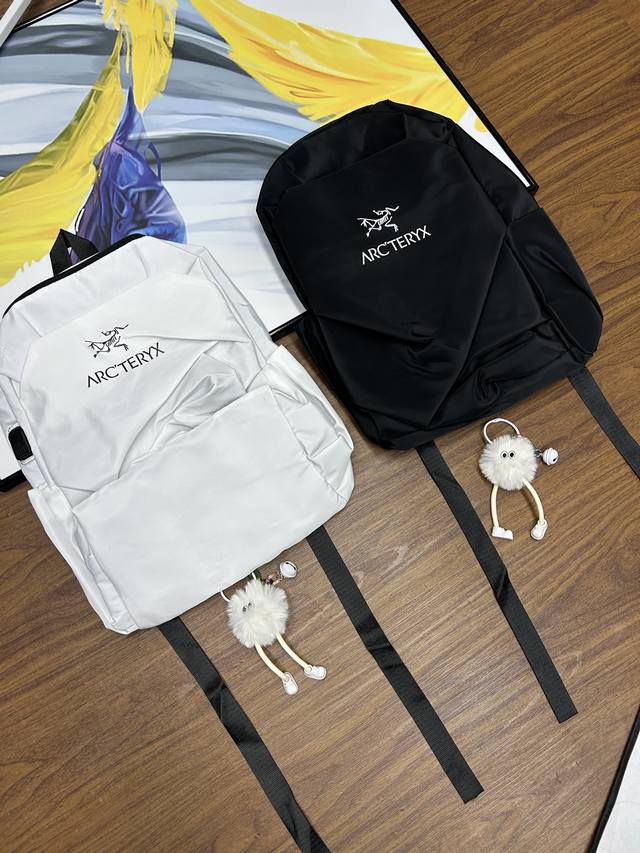 Arc'teryx backpack in black for couples, same style for men and women! Large ca