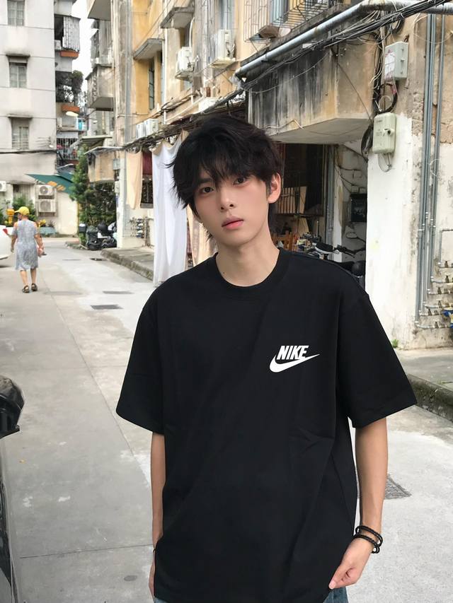 Nike Nike small logo couple short-sleeved T-shirt is made of 260g double sand fa