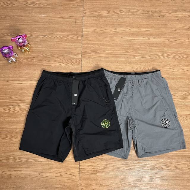 Stone Island Stone Island embroidered medal outdoor beach shorts are selected wi
