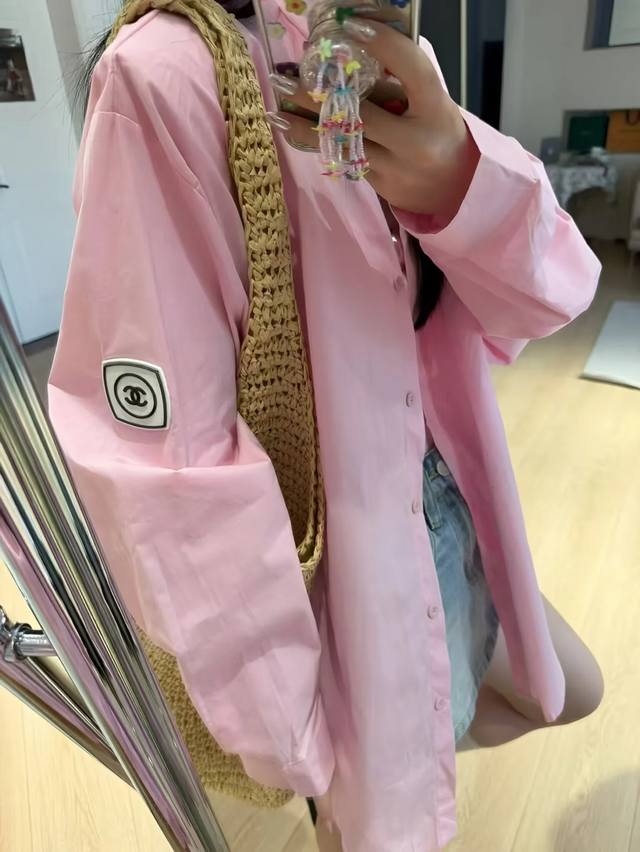 Chanel Chanel new arm embroidered logo pink sunscreen shirt Sakura pink is perfe