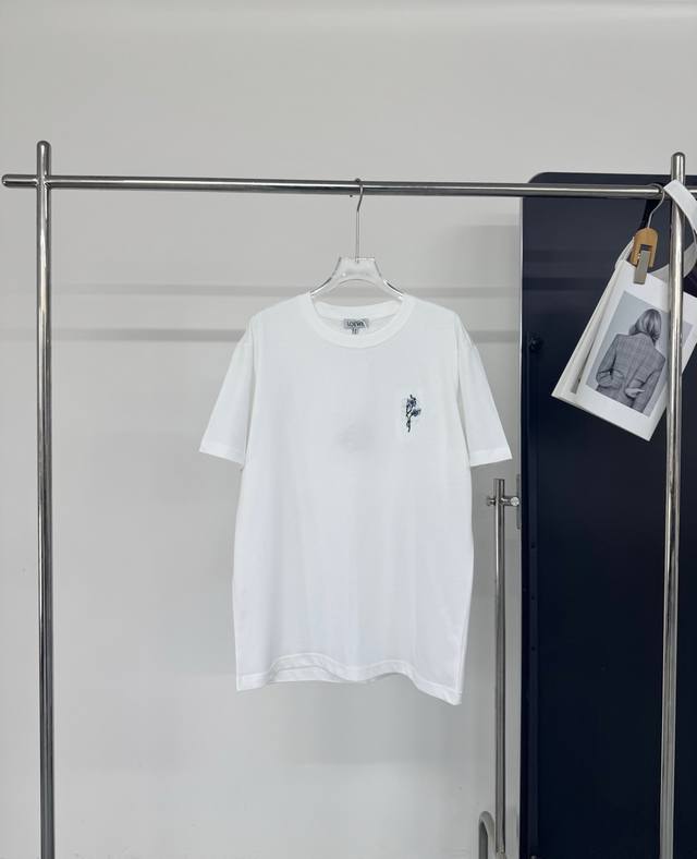 Loew*Paula's 2025 embroidered flower small label T-shirt This piece is a romanti