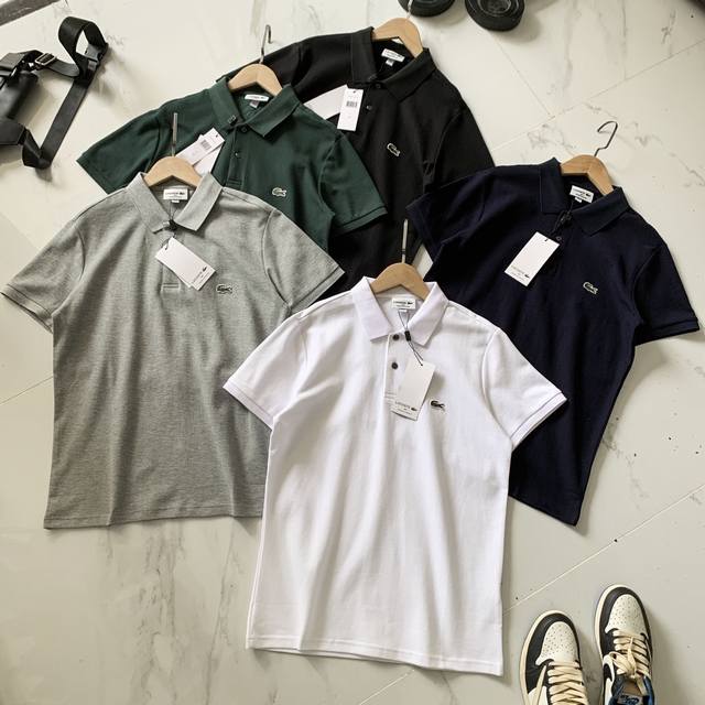 Long-term models are not removed from the shelves Lacoste French crocodile five