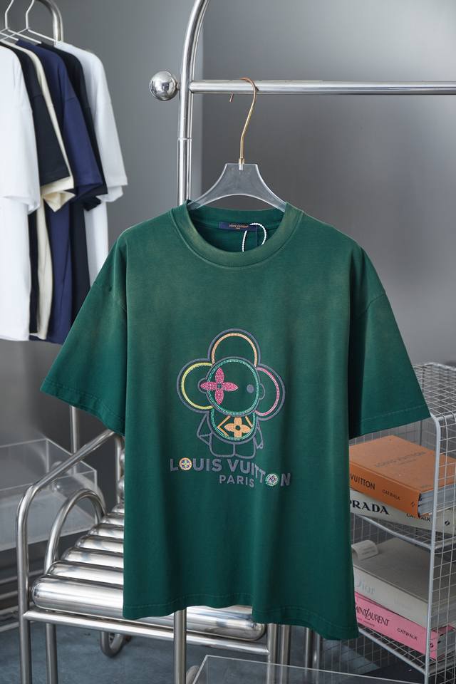 Lv Louis* Labubo limited edition 25Ss early spring new Labubo printed short slee