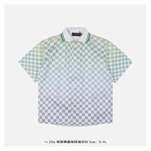 Lv 25Ss Gradient Checkerboard Short Sleeve ShirtThe top features a gradient Dami