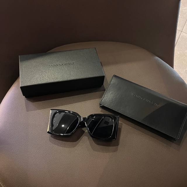 A must-have for a cool girl. The new Ysl sunglasses are so cool! The aura on you