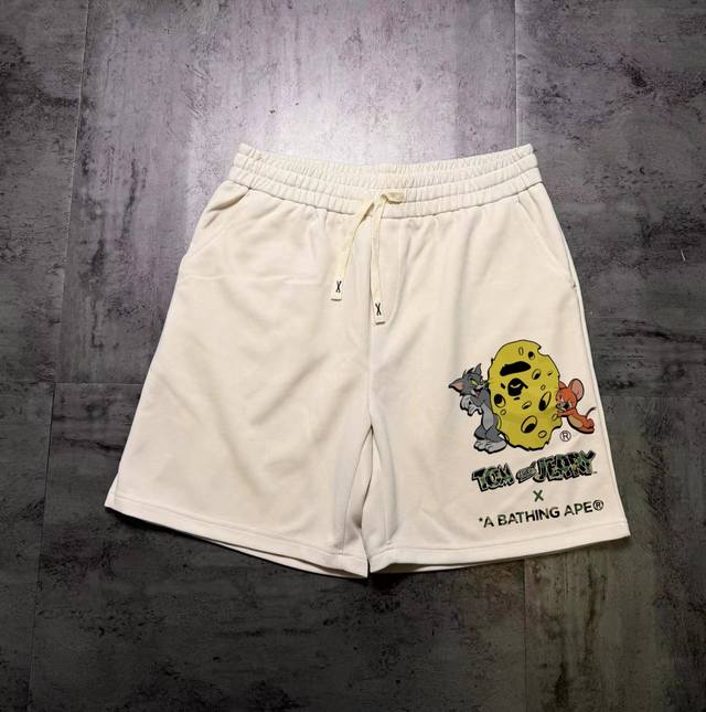Ape Head Tom versatile casual sports couple shorts The fabric uses sports air la