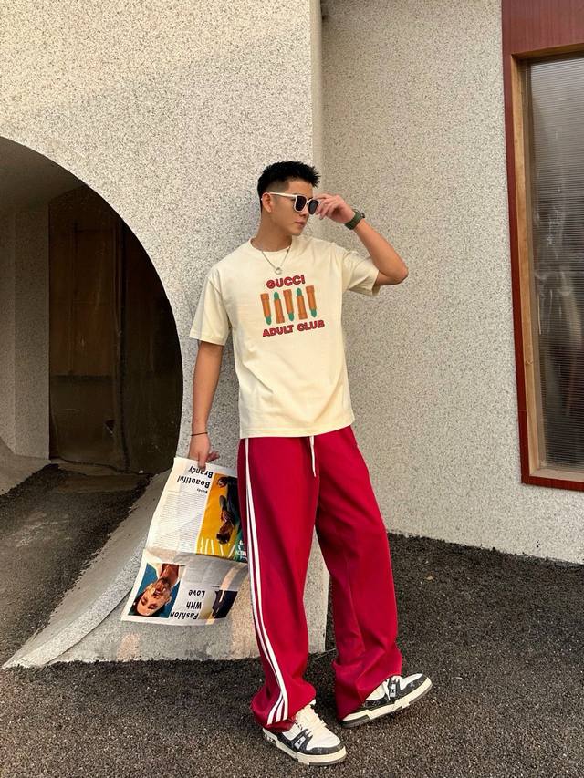 Gucci 2025Ss new lipstick print couple casual short-sleeved T-shirt The highest